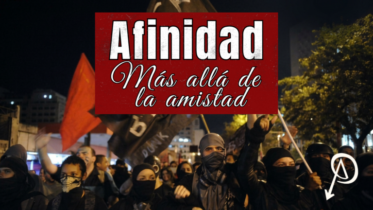dice afinidad mas alla de la amistad y de fondo hay un bloque negro marchando